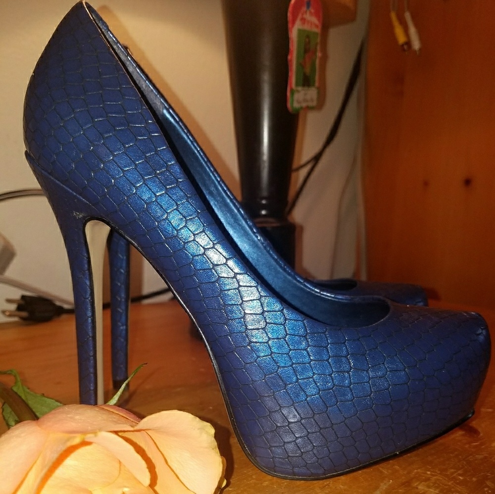 High heel pumps